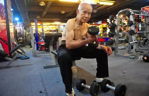 94歲健身爺爺爆紅！他還在運(yùn)動(dòng)，你有什么理由偷懶