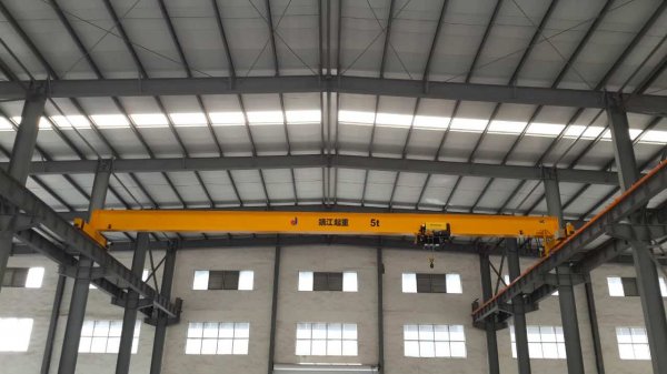 歐式起重機加入了防搖技術(shù)，運行穩(wěn)定！