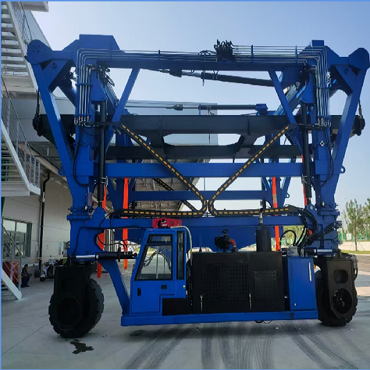 跨運(yùn)車如何實(shí)現(xiàn)長(zhǎng)久時(shí)間作業(yè)？