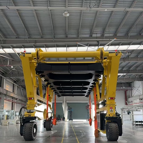 跨運(yùn)車是如何完成集裝箱裝卸作業(yè)的？